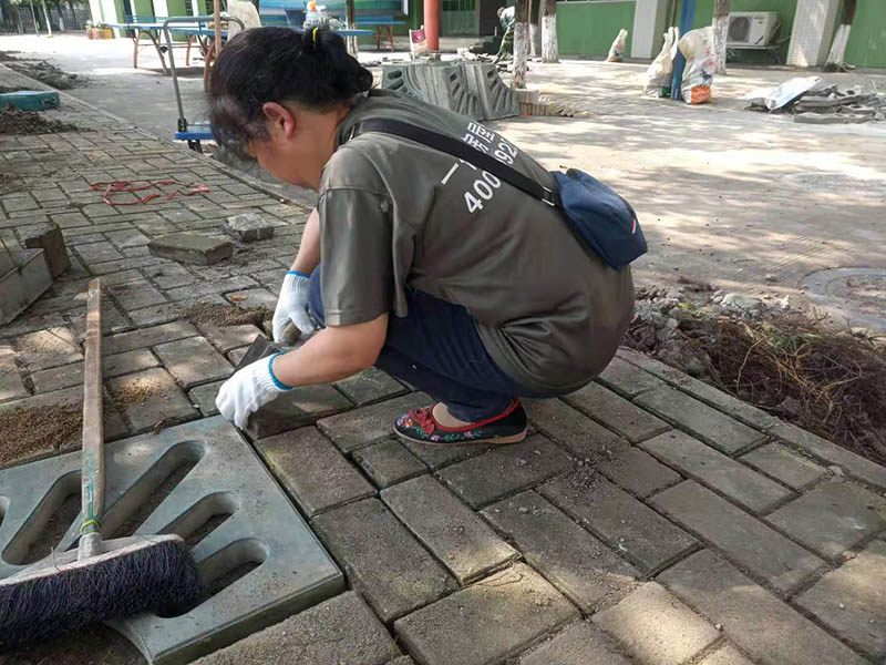 路邊地磚石材鋪裝施工流程有什么？